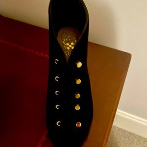 Vince Camuto ankle booty